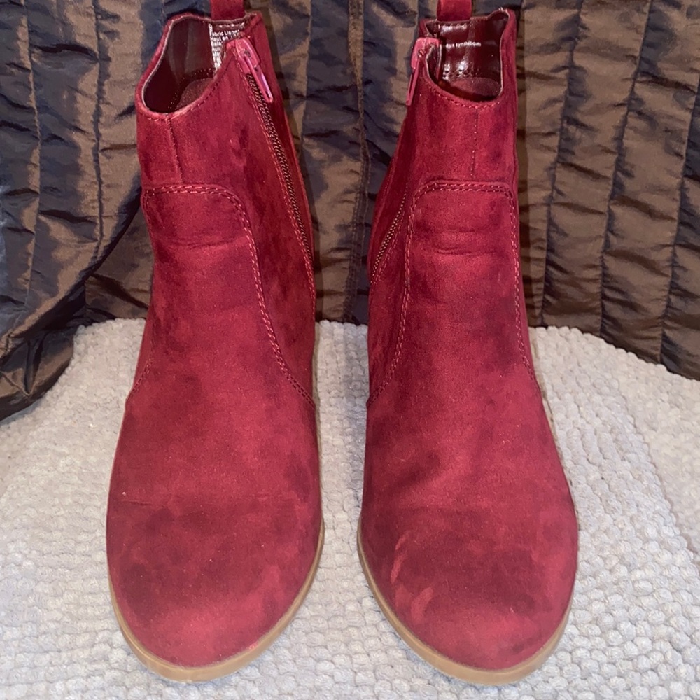 Express suede booties Boudreaux color